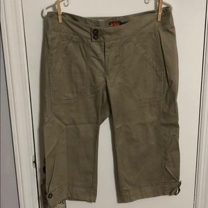 Merrell size 6 khaki capri pants